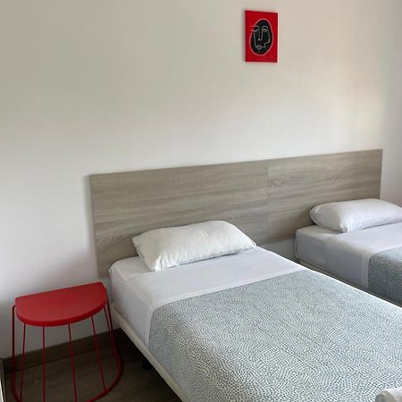 Pension La Estrella Сарагоса Экстерьер фото